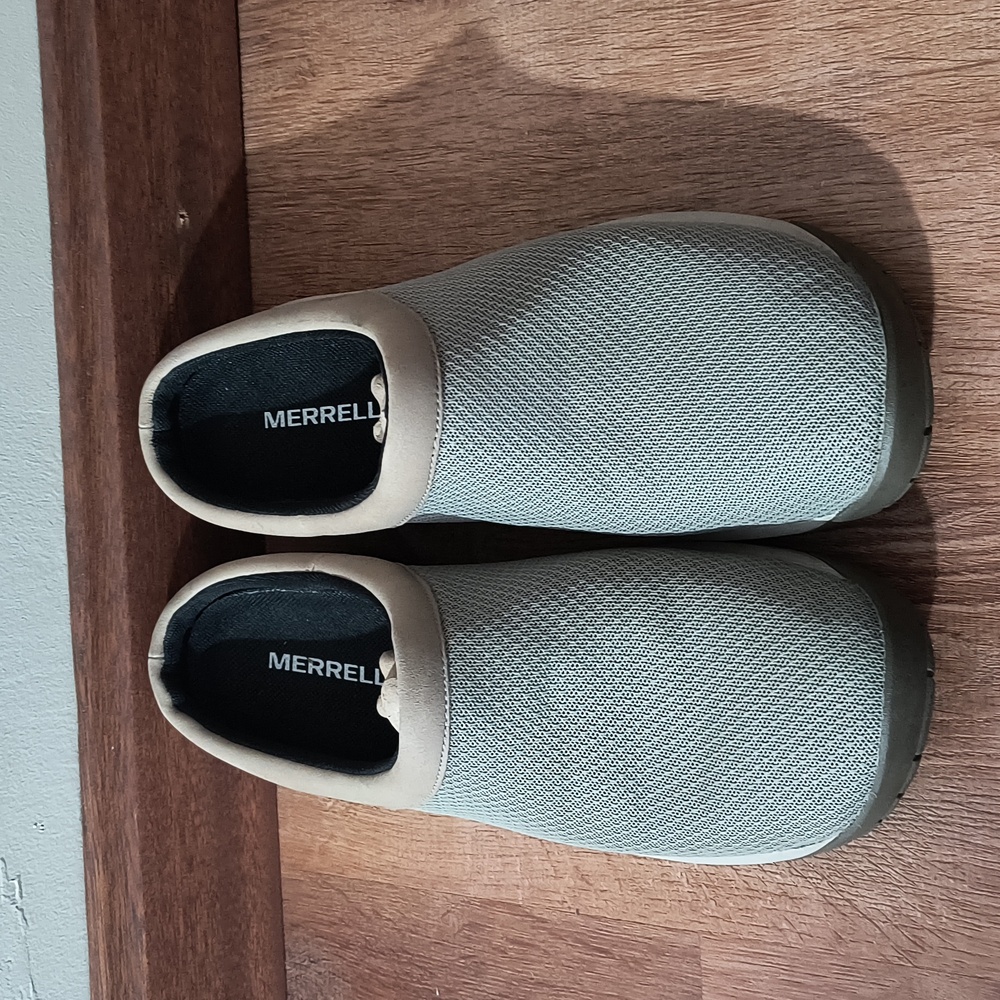 Merrell Women's Tan and Gray Slip-On Loafers